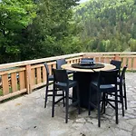 Maison Auvergnate Le Repaire Des Milans Holiday home *