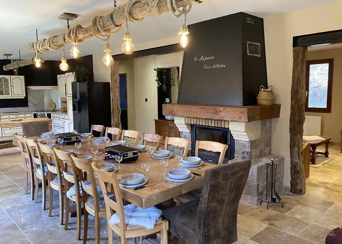 Maison Auvergnate Le Repaire Des Milans Le Lioran